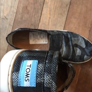 Cute camo Toms!